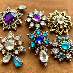 'Анималистичные мотивы в ювелирных брошах: почему пантеры и птицы стали символами абсолютной роскоши