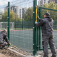 'Ограждение спортивной площадки: как выбрать надежное решение и рассчитать цену