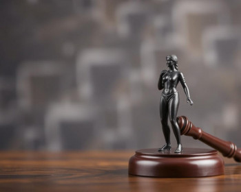 'Почему самостоятельная защита прав на недвижимость в суде чаще всего обречена на провал?